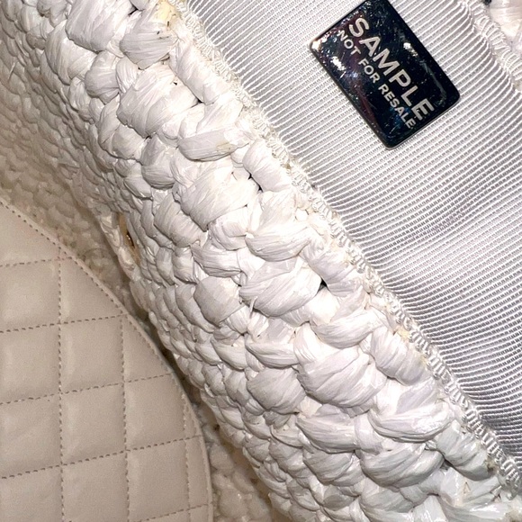 CHANEL NWOT Runway Tweed Tote Bag! This is a unique Sample bag from Chanel’s FW! - Picture 8 of 11